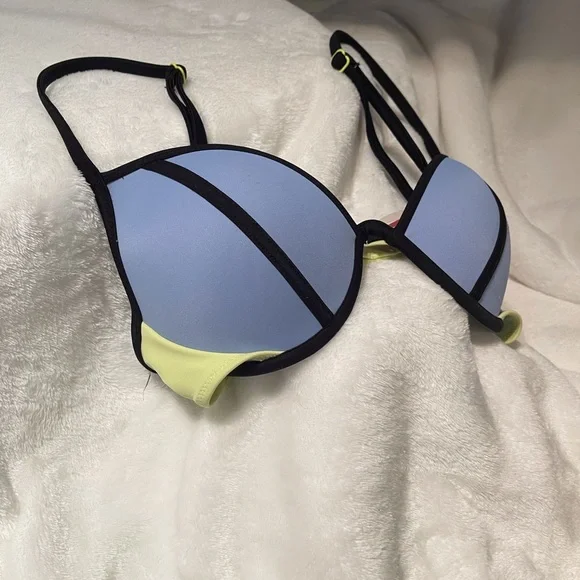 Victoria’s Secret 32C - Picture 3 of 7